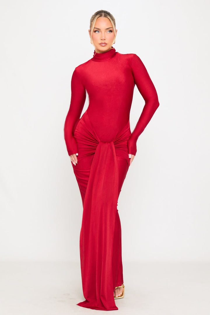 Rotes, anschmiegsames Jersey-Sarong-Maxikleid mit Rollkragen