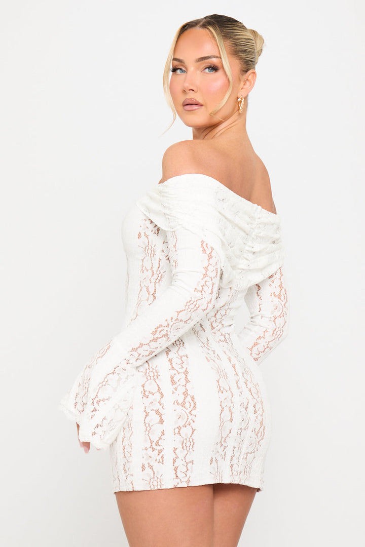 Cremefarbenes, schulterfreies Minikleid aus floraler Spitze