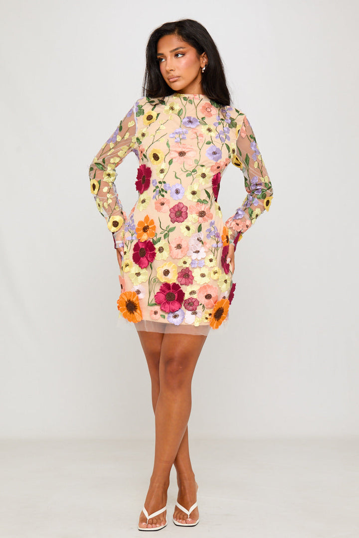 Nudefarbenes Minikleid mit Blumenstickerei und offenem Rücken