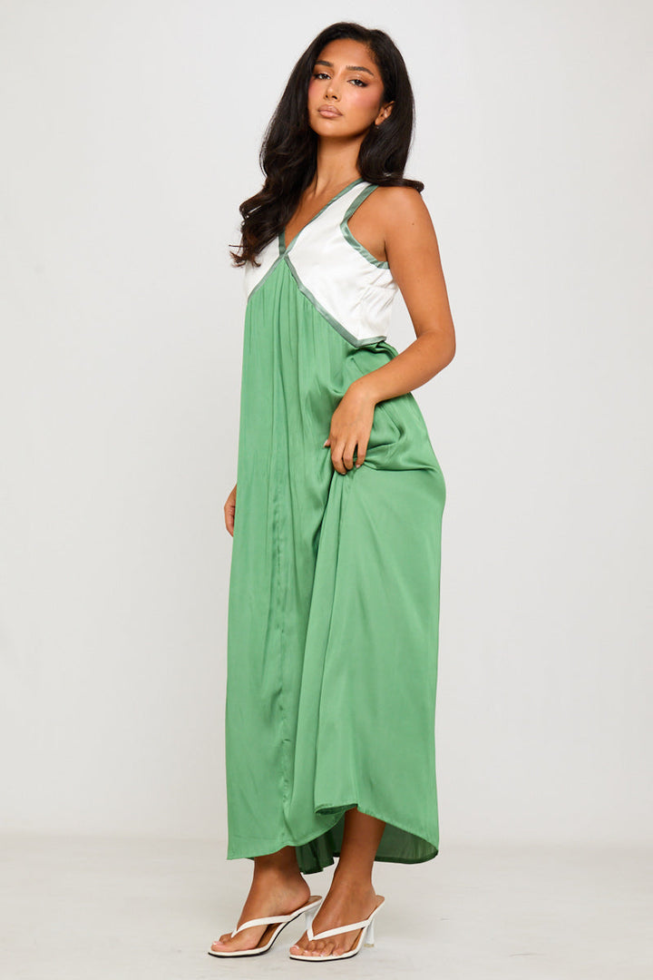 Grünes ärmelloses Maxikleid aus Satin mit V-Ausschnitt und Kontrast