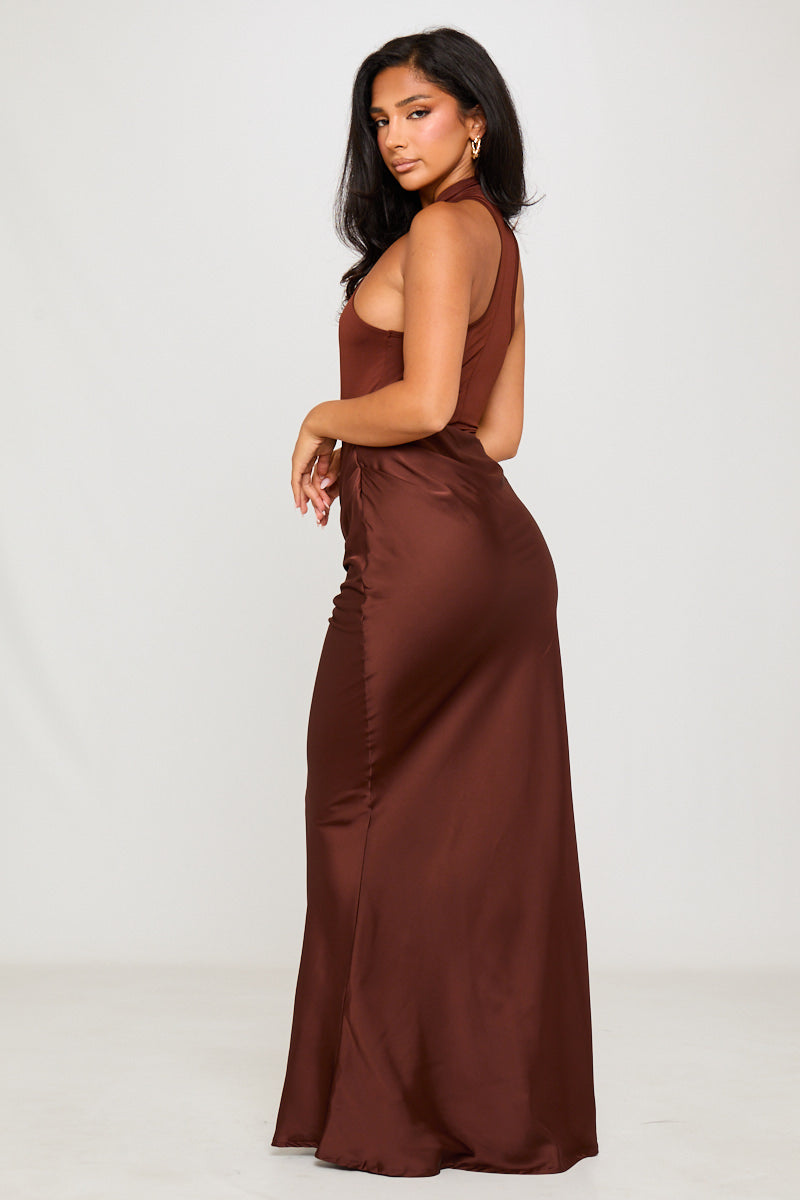 Braunes, drapiertes, asymmetrisches Maxikleid mit Stehkragen