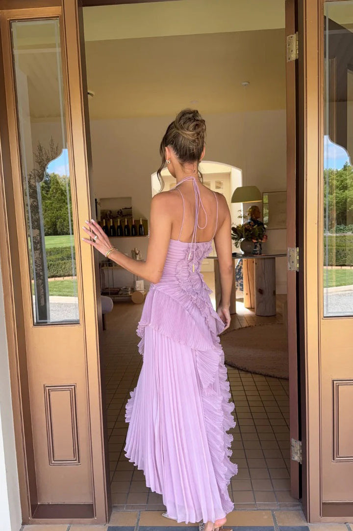 Rosa Neckholder-Kleid mit Rüschen und asymmetrischem Schnitt