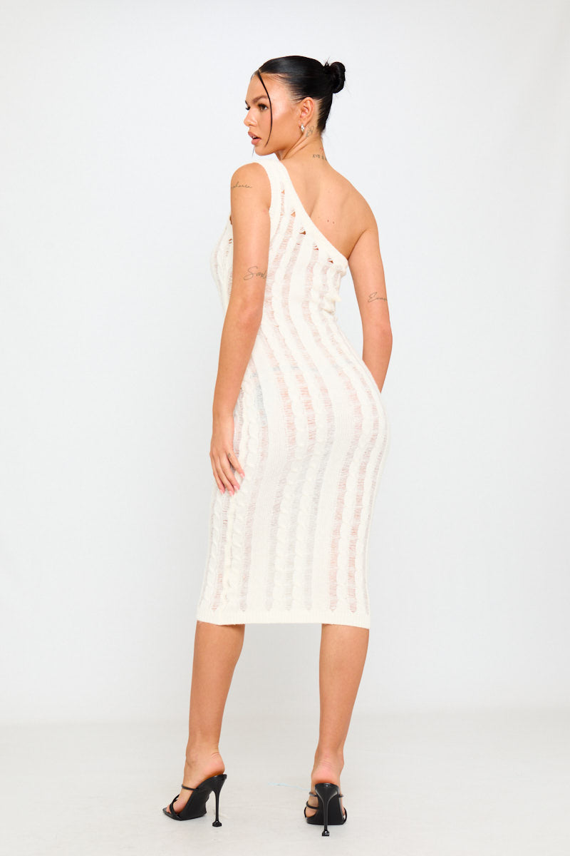 Cremefarbenes Midikleid mit Zopfmuster und einer Schulter