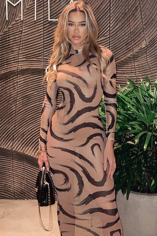Mokkafarbenes, langärmliges Maxikleid mit transparentem Netzstoff und Aufdruck