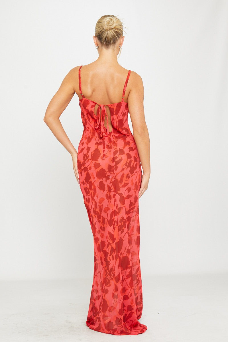 Rotes Maxikleid mit transparentem Wasserfallausschnitt und Bindeband hinten und Blumenmuster