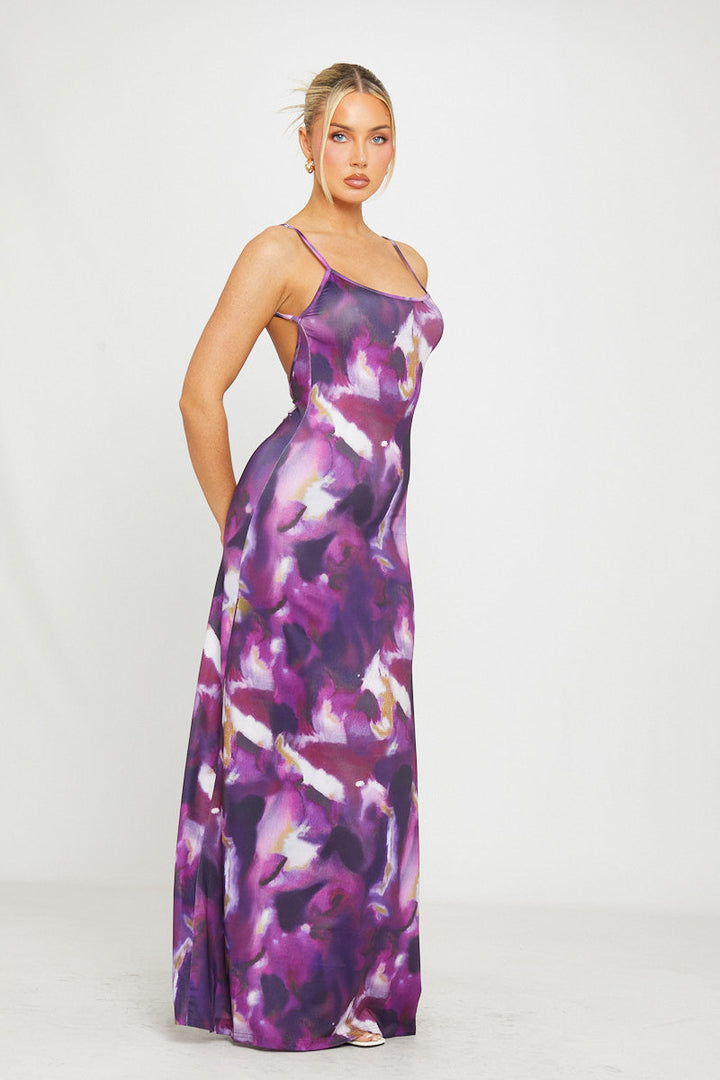 Lilafarbenes rückenfreies Maxikleid mit Blumenmuster und Trägern