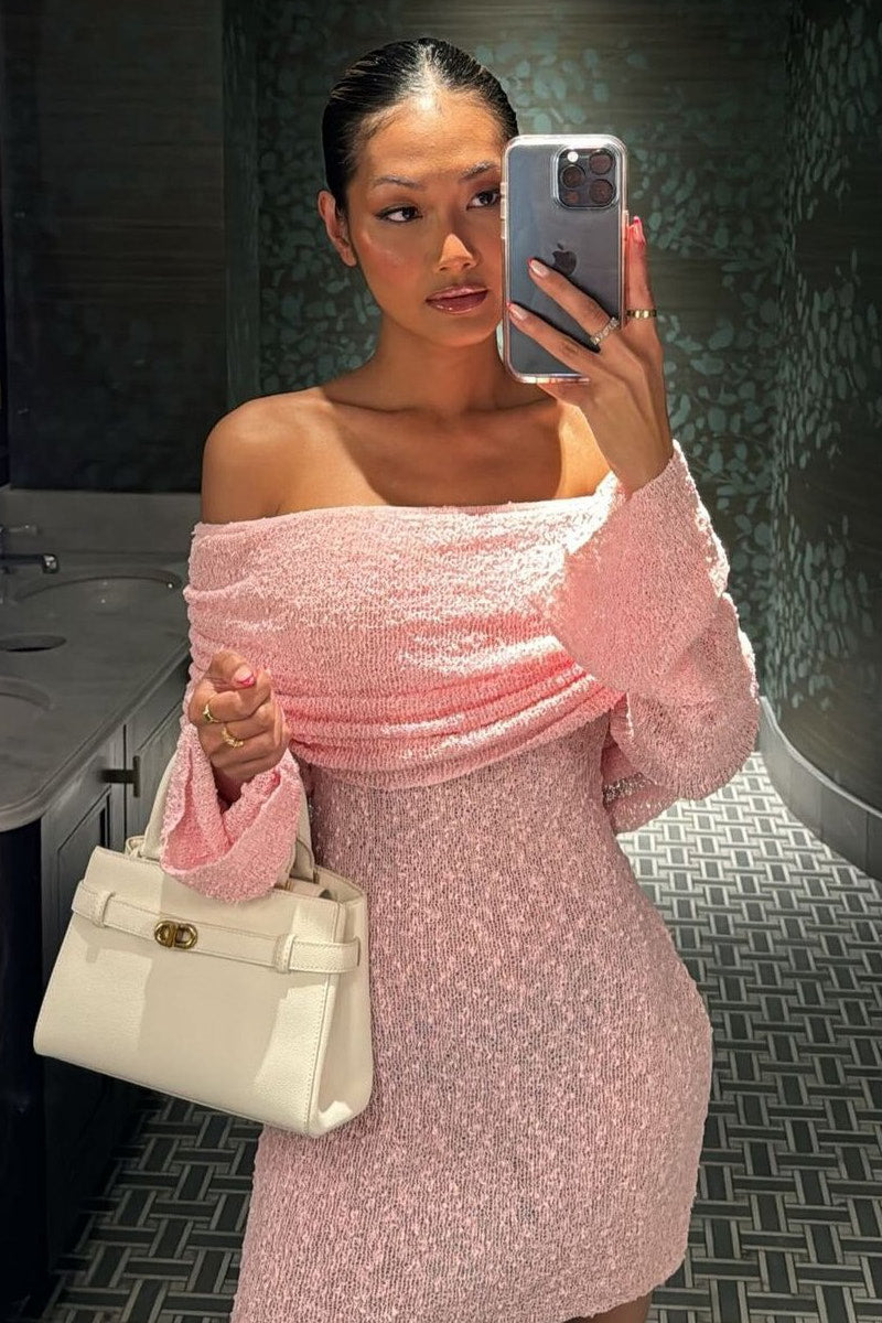 Rosa schulterfreies Bouclé-Minikleid aus Strick