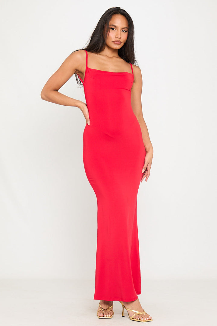 Rotes, figurbetontes Maxikleid mit tiefem Rückenausschnitt und Riemchen