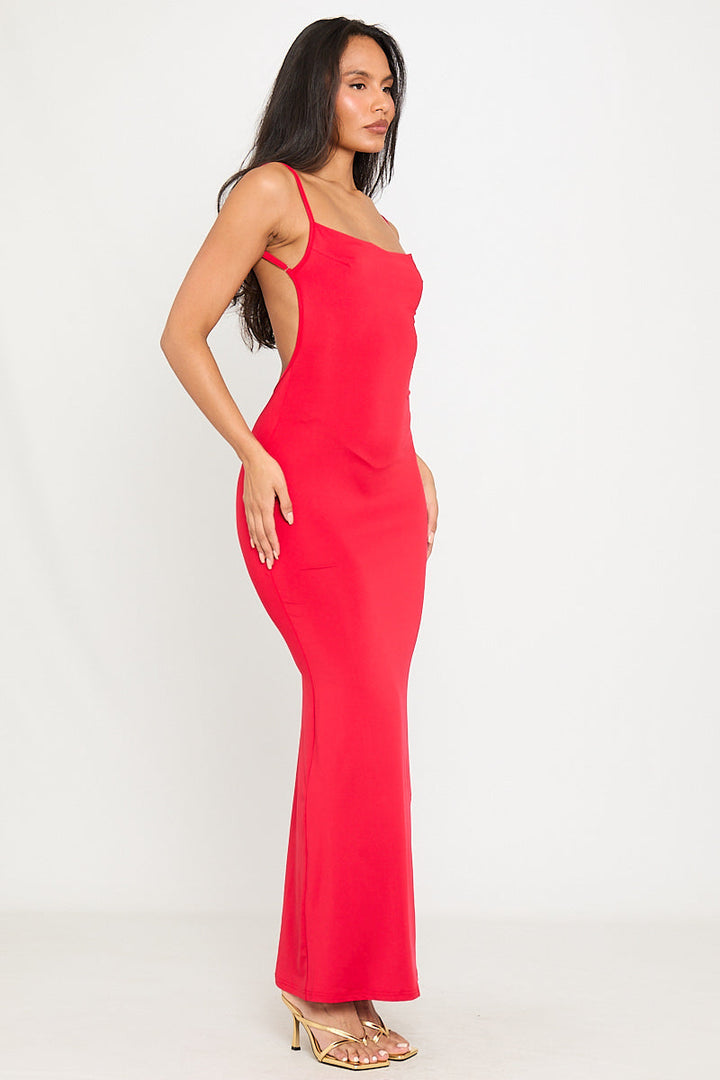 Rotes, figurbetontes Maxikleid mit tiefem Rückenausschnitt und Riemchen