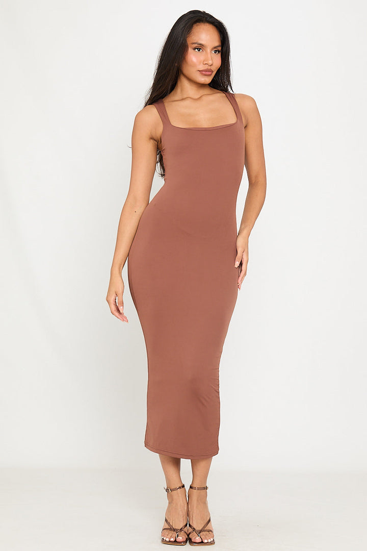 Kaffeebraunes, doppellagiges Midikleid mit quadratischem Ausschnitt