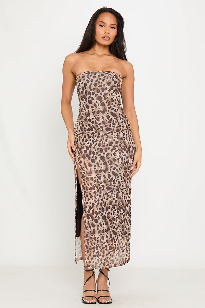 Trägerloses Midikleid aus Chiffon mit Leopardenmuster und Schlitz