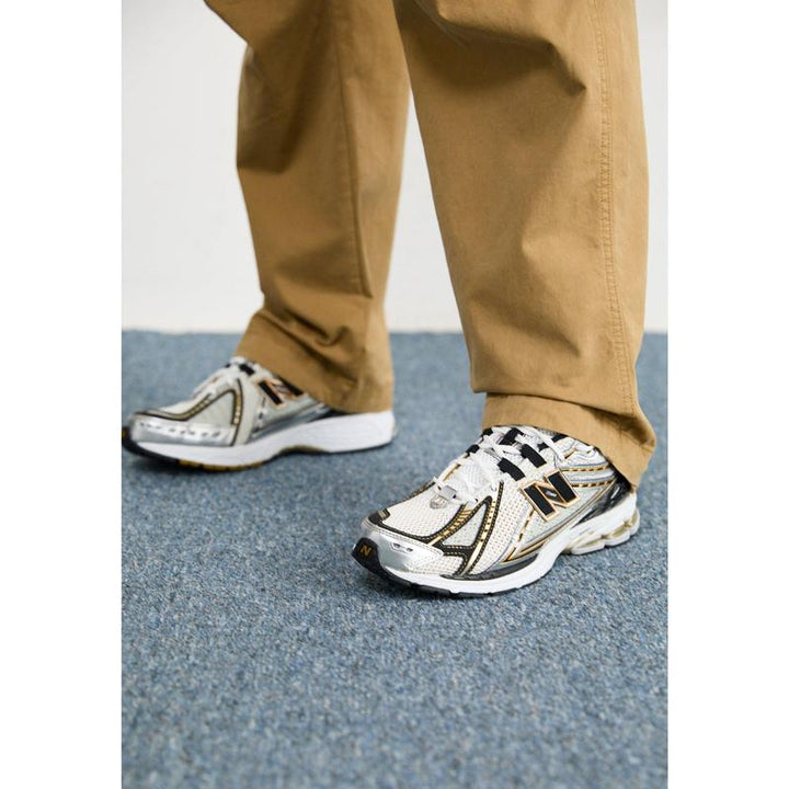 The New Balance 1906 Unisex